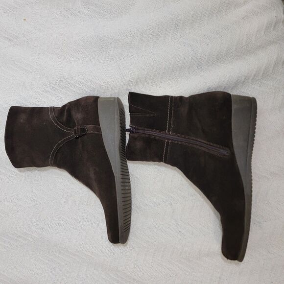 LA CANADIENNE Waterproof Suede Ankle Bootie Square Toe Low Wedge Brown Size 10 - Picture 11 of 16